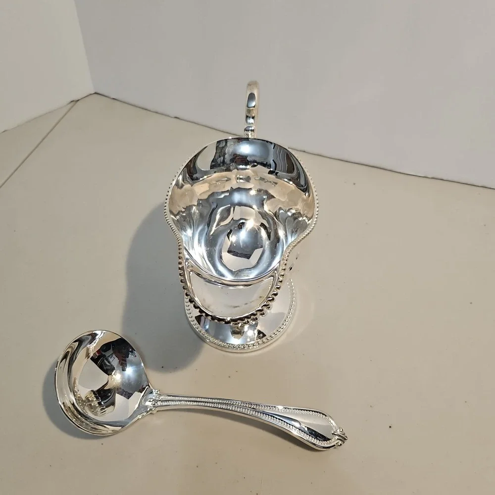 International Silver Co Silver Plated Gravy Boat W/ Ladle